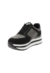 Zapatillas negras y grises con un upper de tejido texturizado, diseño con cordones, entresuela blanca con acentos negros y suela de goma con relieve.