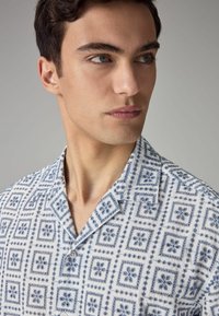 Next BRODERIE SHORT SLEEVE   REGULAR FIT - Hemd - white