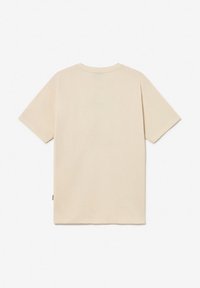 Απλό μπεζ T-shirt με κοντά μανίκια, εμφανιζόμενο από πίσω, με στρογγυλή λαιμόκοψη και χωρίς ορατά λογότυπα ή σχέδια.