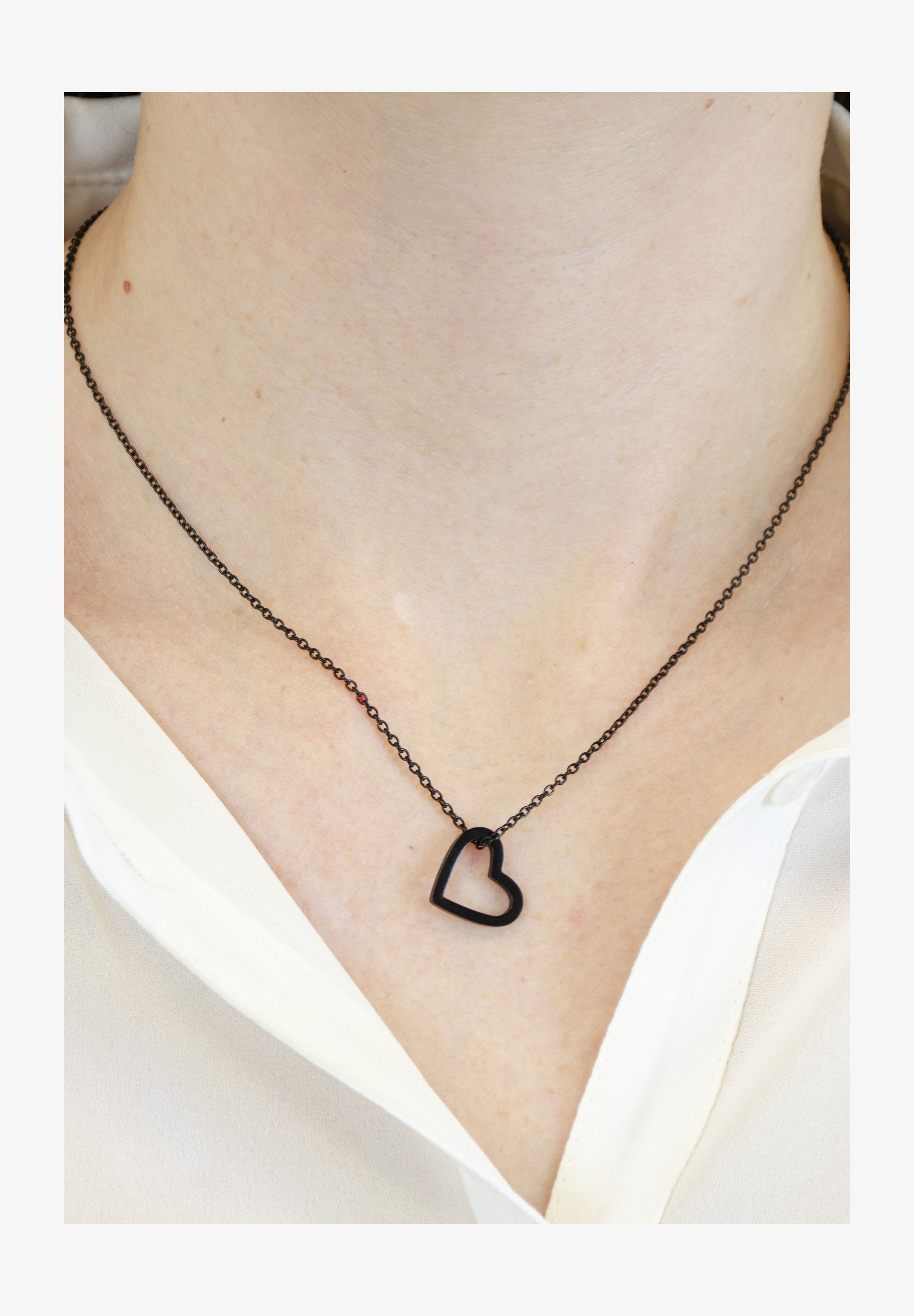 Collana Liebeskind Berlin LJ-0853-N-45 – Acciaio Inox Nero Con Ciondolo Cuore Grafico – Catena Barbazzale 45 Cm