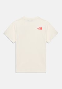 Εκρού κοντομάνικη μπλούζα με μικρό κόκκινο λογότυπο The North Face στην άνω αριστερή πλάτη.