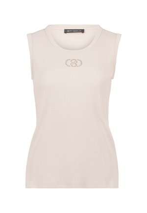 Mouwloos beige geribd tanktopje met ronde halslijn en klein decoratief uitgesneden patroon onder de halslijn.