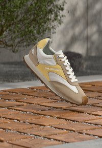 Δεν επιλέχθηκε, white/yellow