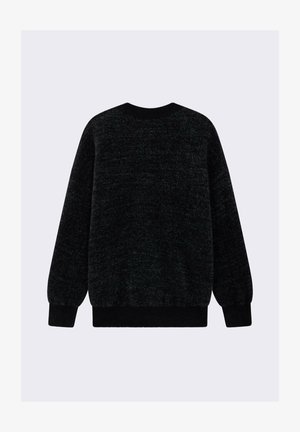 Zwarte trui met een textuur breiwerk, met lange mouwen en een ronde halslijn. De manchetten en zoom zijn geribbeld voor een snug fit.