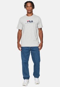 Fila BEDBURG - Camiseta estampada - light grey melange