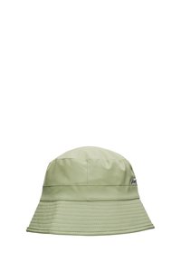 Chapeau seau vert clair en matériau lisse et résistant à l'eau, avec des détails cousus et un large bord incliné vers le bas.