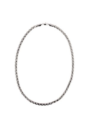 Zilveren metalen ketting met in elkaar grijpende schakels, een gladde textuur en een veilige sluiting, ontworpen voor een comfortabele pasvorm om de nek.