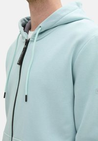 TOM TAILOR BASIC  - Felpa con zip - dusty mint blue