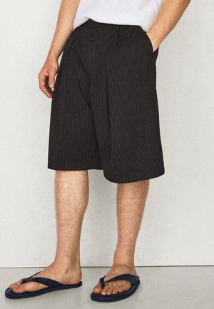 Bershka, WIDE LEG- BERMUDA SHORTS - Shorts - black