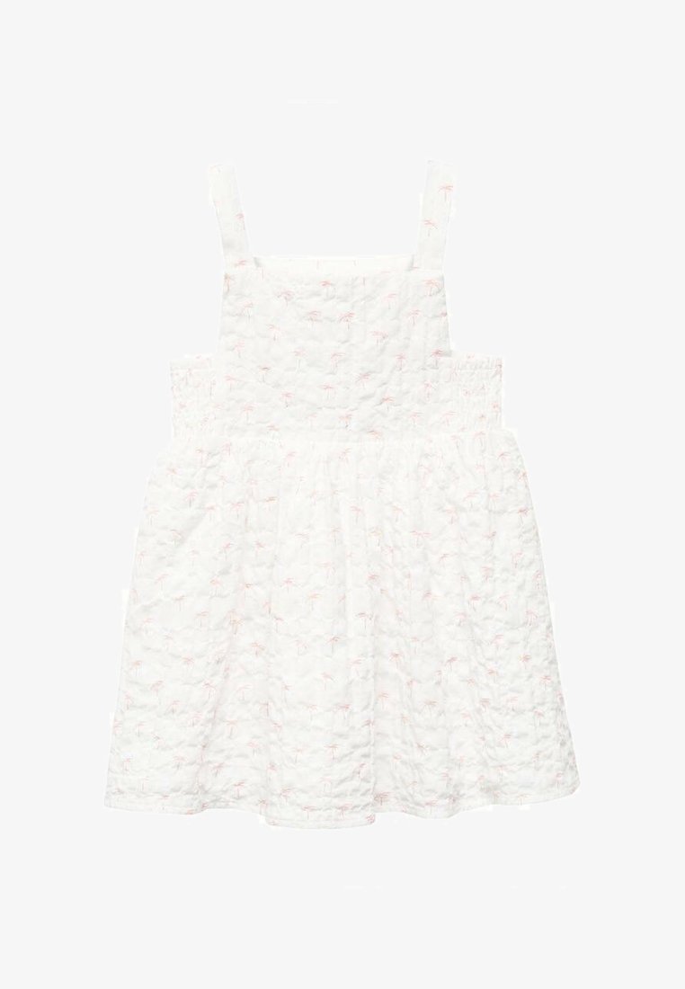 Robe blanche sans manches pour tout-petit avec un motif subtil de palmiers roses et une taille froncée sur fond blanc uni.