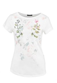Bílý tričko s krátkým rukávem s květinovým potiskem v zelených, růžových a modrých odstínech, s kulatým výstřihem a měkkou texturou látky.