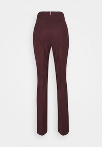 Bordeauxkleurige broek met een getailleerde pasvorm, voorzien van een gladde tailleband, rechte pijpen en achterzakken, gemaakt van een gestructureerde stof.