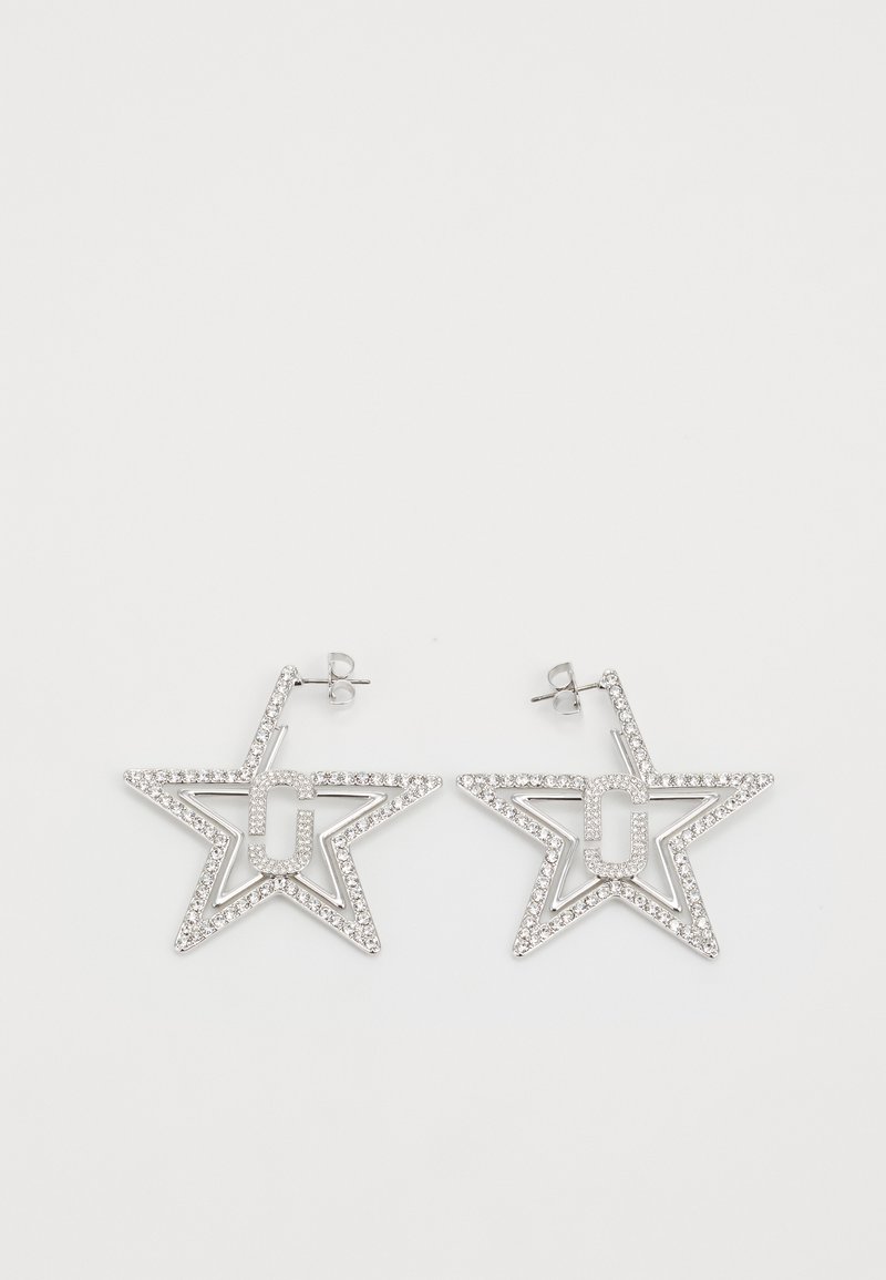 Orecchini a forma di stella in argento caratterizzati da un design a più strati, decorati con rhinestone trasparenti. Chiusura a perno per un'indossabilità sicura.