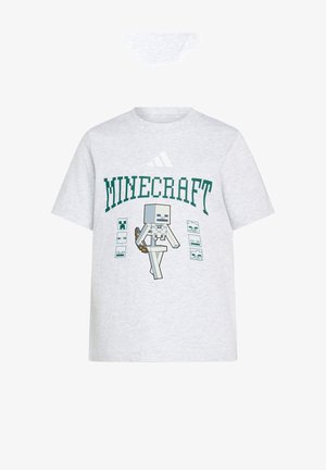 Lichtgrijs T-shirt met groene "MINECRAFT" tekst boven een gepixeld skelet dat een boog vasthoudt, geflankeerd door kleine gepixelde vierkante iconen.