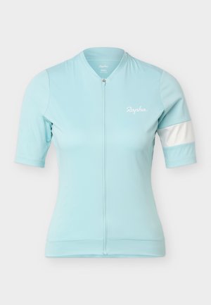 Lichtblauw fietsjersey met korte mouwen, voorrits, witte armband op de rechtermouw en "Rapha"-logo op de borst.