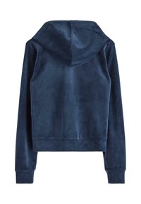 Hoodie bleu marine en tissu doux, avec une capuche et des manches longues. Le design comprend un ourlet et des poignets côtelés pour un look ajusté.