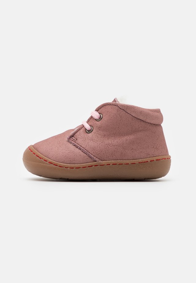 JUAN - Sportieve veterschoenen - malve