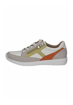 Sneaker leggera caratterizzata da una combinazione di colori crema, grigio e arancione, con un dettaglio zip e accenti in suede testurizzato sui lati.