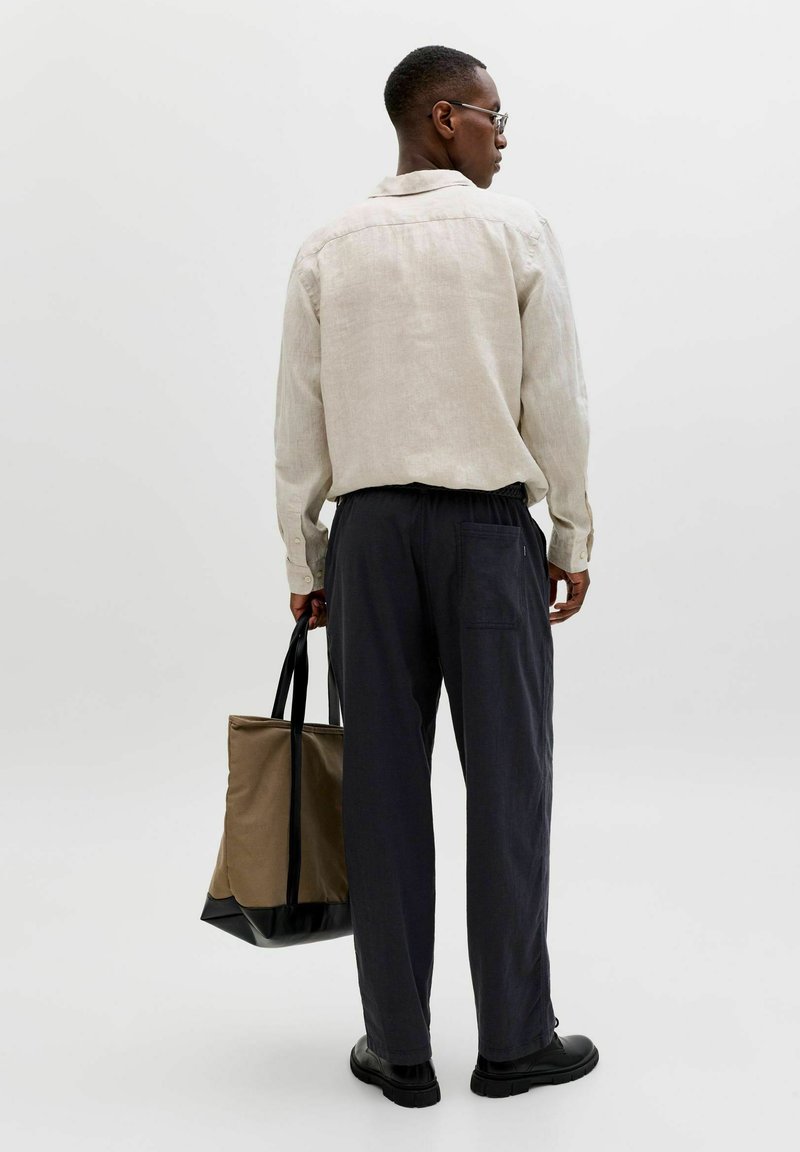 Jack & Jones HOSE BARREL FIT HOSE - Trousers - black - Zalando.ie