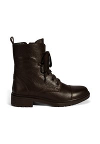 Donkere bruine leren veterschoen met rits aan de zijkant, gestructureerde afwerking en lage gestapelde hak op witte achtergrond.