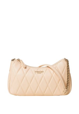 Borsa a tracolla trapuntata beige con dettaglio catena dorata e logo Twinset Milano in oro sul davanti, chiusura superiore con zip.