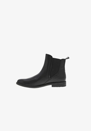 Sort ankelstøvle i læder med elastiske sidepaneler, lav hæl, trækflig bagpå og tekstureret mønster på hælområdet.