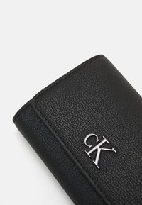 Calvin Klein Jeans MINIMAL MONOGRAM TRIFOLD - Peněženka - black