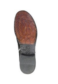 Semelle de chaussure en daim noir avec caoutchouc texturé, présentant un motif hexagonal, une section de prise lisse et un logo embossé "A.S. 98" sur le côté.