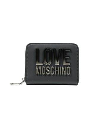 Portafoglio in ecopelle nera con lettering in rilievo "LOVE MOSCHINO" in nero lucido. Presenta una zip argentata. Forma rettangolare e compatta.