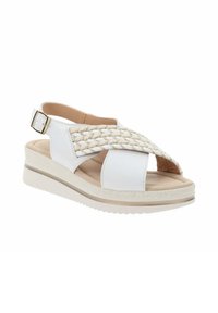 Sandalo bianco con dettagli in tessuto intrecciato, design a cinghie incrociate e una suola piatta testurizzata di colore chiaro. Chiusura con fibbia sul tallone.
