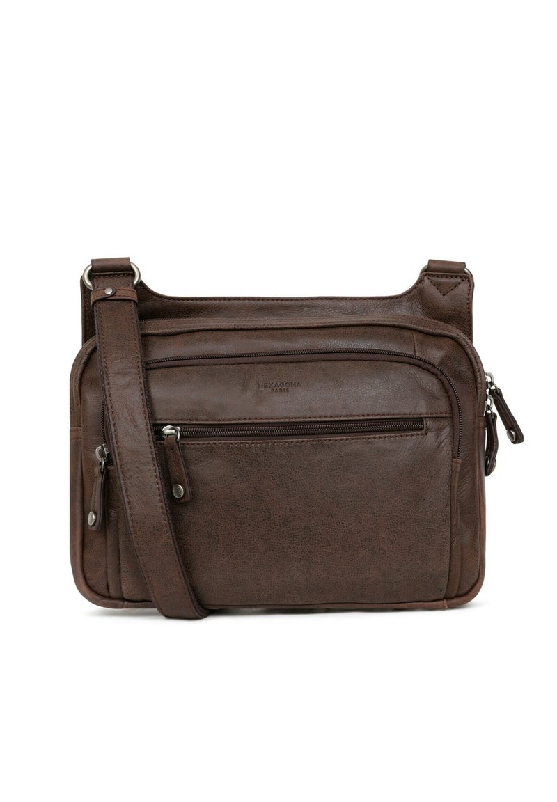 Borsa a tracolla in pelle marrone con più scomparti con zip, superficie texturizzata, tracolla regolabile e logo del marchio impresso.