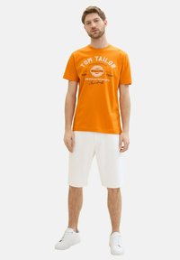 TOM TAILOR LOGO  - Marškinėliai su spaudiniu - fresh pepper orange