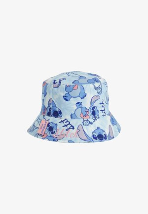 Sombrero tipo bucket hecho de tela azul con un estampado colorido de personajes de dibujos animados, con un ala ancha y una etiqueta de logo cosida en rosa.