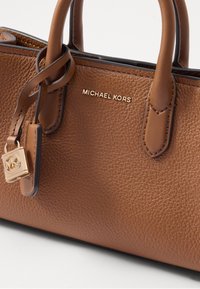 MICHAEL Michael Kors SCARLETT XBODY - Borsa a mano - brown