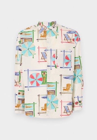 Chemise à manches courtes avec boutons en tissu léger, ornée d'un imprimé coloré représentant une scène de plage avec des parapluies, des chaises et des baigneurs.