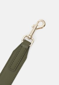 Tommy Hilfiger CHIC CAMERA BAG - Axelremsväska - utility olive