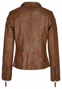 Braune Lederjacke mit tailliertem Schnitt, Stehkragen und Reißverschluss-Details an den Ärmeln, mit gesteppten Nähten und glatter Textur.