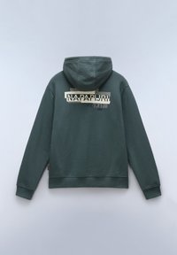 Groene katoenen hoodie met een getailleerde snit, met een groot crèmekleurig logo op de achterkant en geribbelde manchetten en zoom. De capuchon is vastgemaakt.