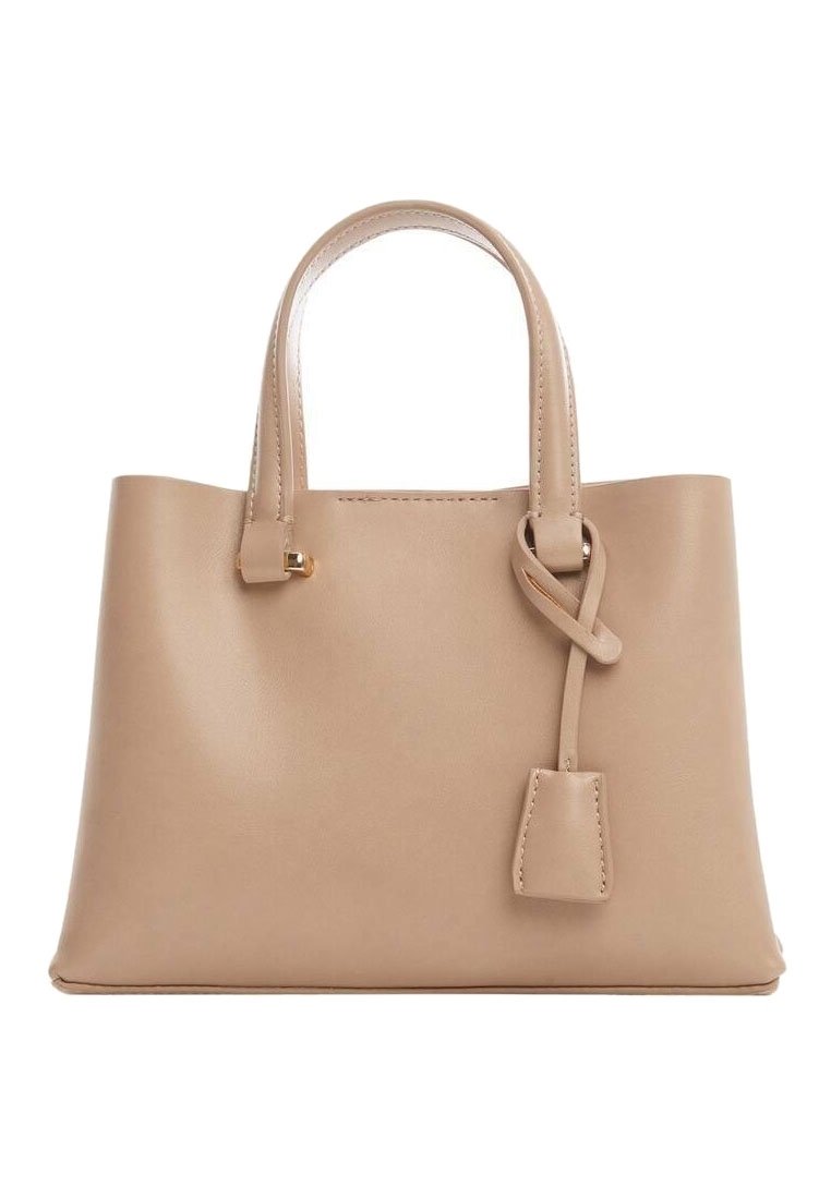 Borsa a mano in pelle marrone chiaro con due manici robusti, forma rettangolare piatta, un accento annodato e un'etichetta piccola attaccata. Texture liscia.