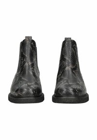 Stivaletti alla caviglia in pelle con motivo a serpente nero e grigio, dalla superficie liscia, punta rotonda e suola in gomma testurizzata. Design senza cuciture e senza hardware.