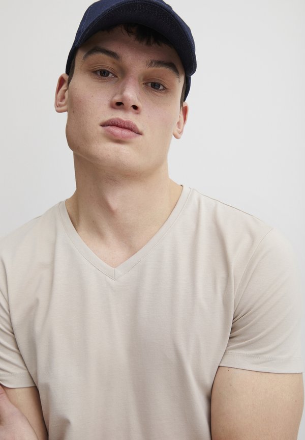 LINCOLN VNECK - Basic T-shirt - chateau gray3