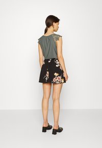 ONLY Petite ONLNOVA LUX JASMIN SKIRT - Minissaia - black