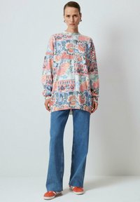 Touché Privé FLORAL - Košeľa - patterned