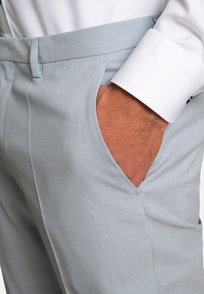 Herren Komplettanzüge | HUGO Stoffhose hellblau - EB87002 Herren Komplettanzüge | HUGO Stoffhose hellblau - EB87002
