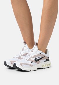 Nike Sportswear WOMENS ZOOM AIR FIRE Zapatillas white/black