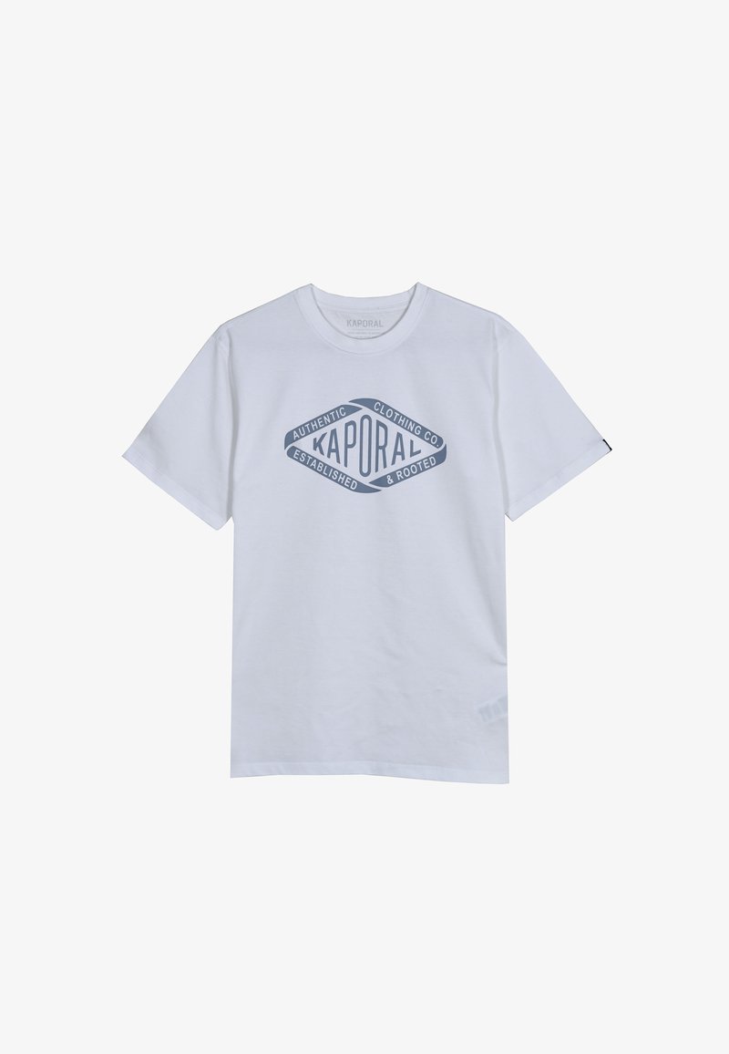 Camiseta de algodón blanca con un gráfico azul que incluye el texto "KAPORAL" y otras palabras. Mangas cortas, escote redondo y bajo recto.
