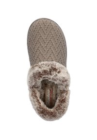 Pantofole marroni lavorate a maglia con un motivo a zigzag, foderate in morbida pelliccia sintetica attorno al colletto e dotate di un soletta in schiuma a memoria per il massimo comfort.
