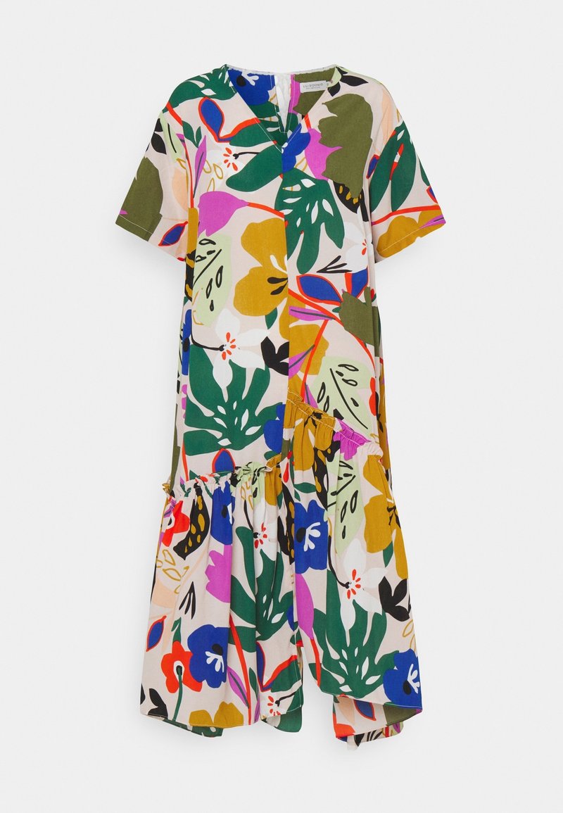 Wielokolorowa bawełniana sukienka z dekoltem w kształcie litery V, krótkimi rękawami, kwiatowymi wzorami i warstwowym falbanem u dołu. Dominującymi kolorami są zieleń, róż i żółć.