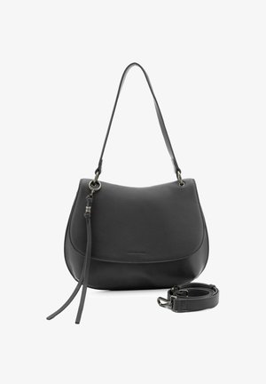 Bolso de hombro de cuero negro con forma curvada, correa ajustable y detalles en metal plateado. Presenta una textura suave y un sutil detalle de logo.