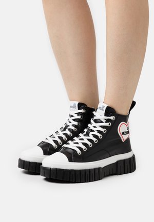 Love Moschino, Korkeavartiset tennarit - black